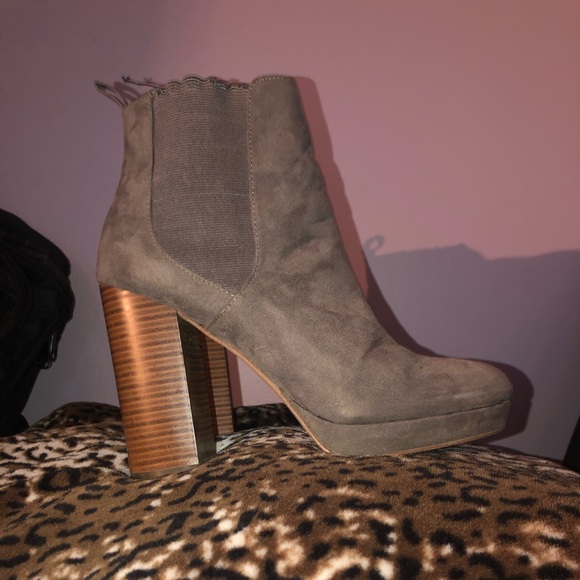 Gorgeous Charlotte Russe boots - Picture 2 of 3